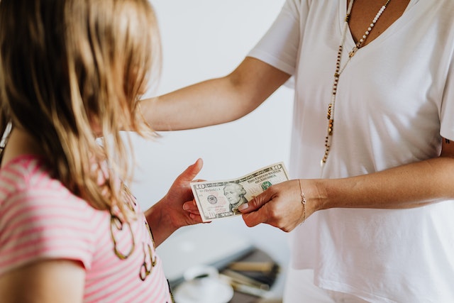 7 Ways to Instill Healthy Money Management Habits in Your Kids