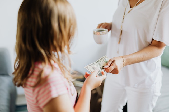 7 Ways to Instill Healthy Money Management Habits in Your Kids