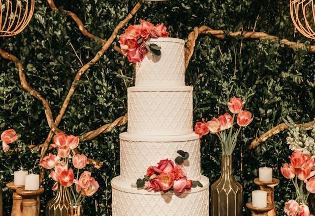What flavor are most wedding cakes?